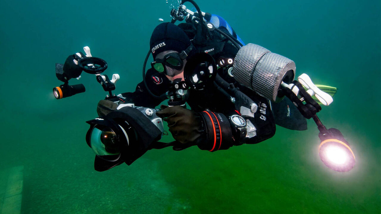 OrcaTorch D910V underwater video light