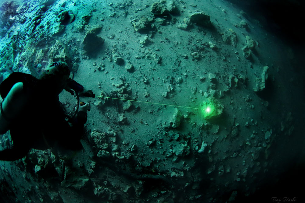 D570-GL激光潜水手电,绿光潜水手电筒,白光+绿激光潜水手电筒，水下探索手电筒，二合一激光手电筒，OrcaTorch虎鲸