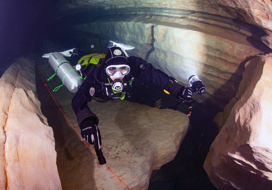 underwater dive light