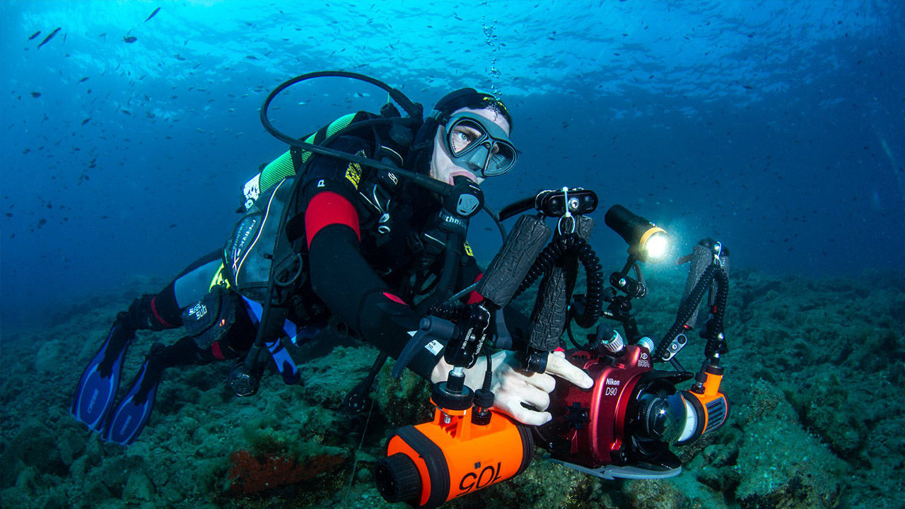 rechargeable dive light for underwater photography