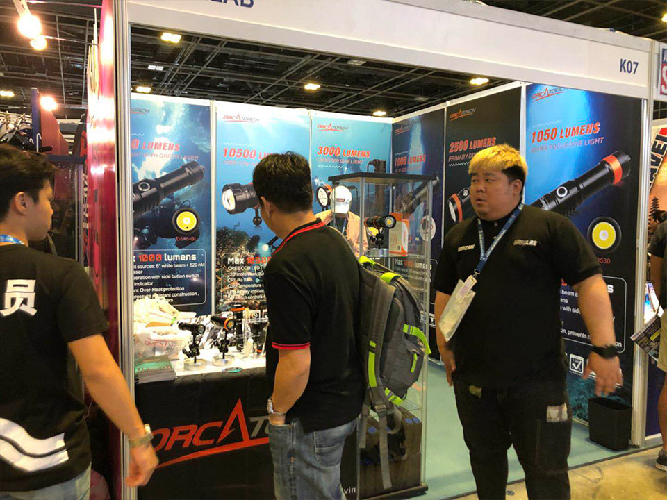 新加坡展会ADEX 2019 - OrcaTorch虎鲸潜水手电筒 1.jpg