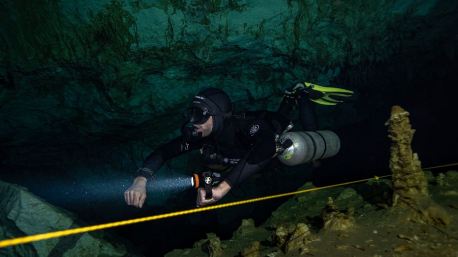 orcatorch canister dive light for cave diving